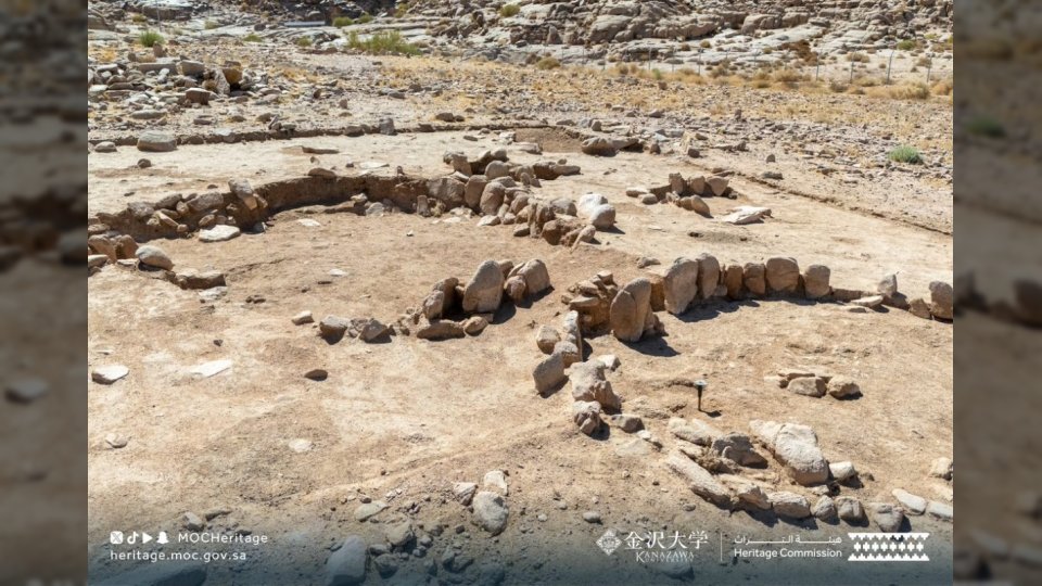 اكتشاف أثري نادر في تبوك يعيد كتابة تاريخ الاستيطان البشري في الجزيرة العربية