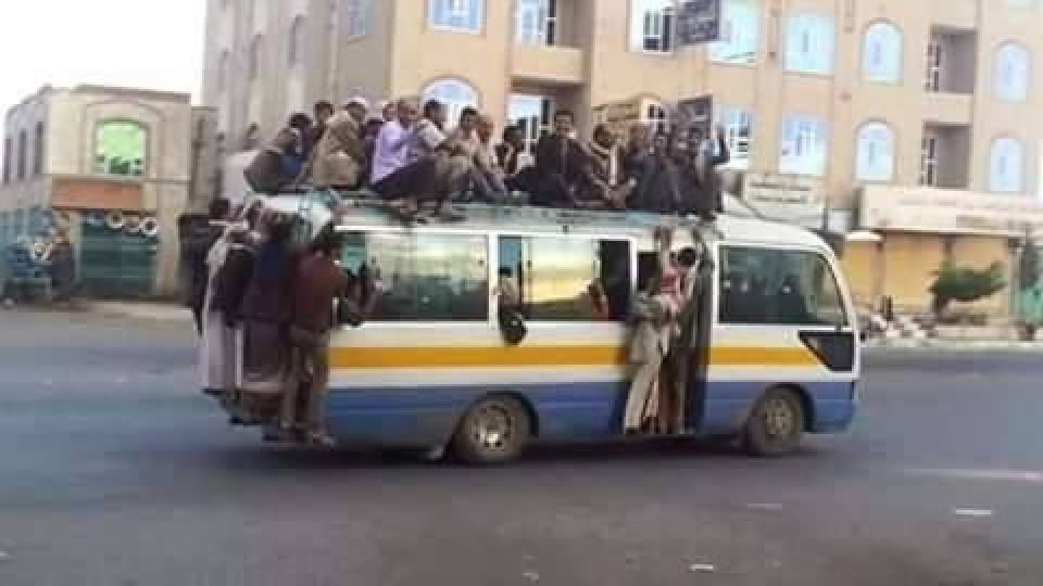 استياء واسع..الحوثيون يفرضون نظامًا جديدًا يخفض عمل باصات الأجرة في صنعاء إلى 15 يومًا شهريًا