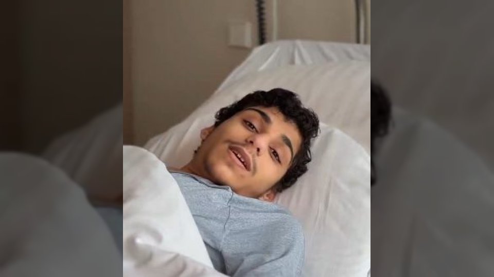 فديو مؤثر.. غانم المفتاح يكشف حقيقة عمليات تركيب رجلين