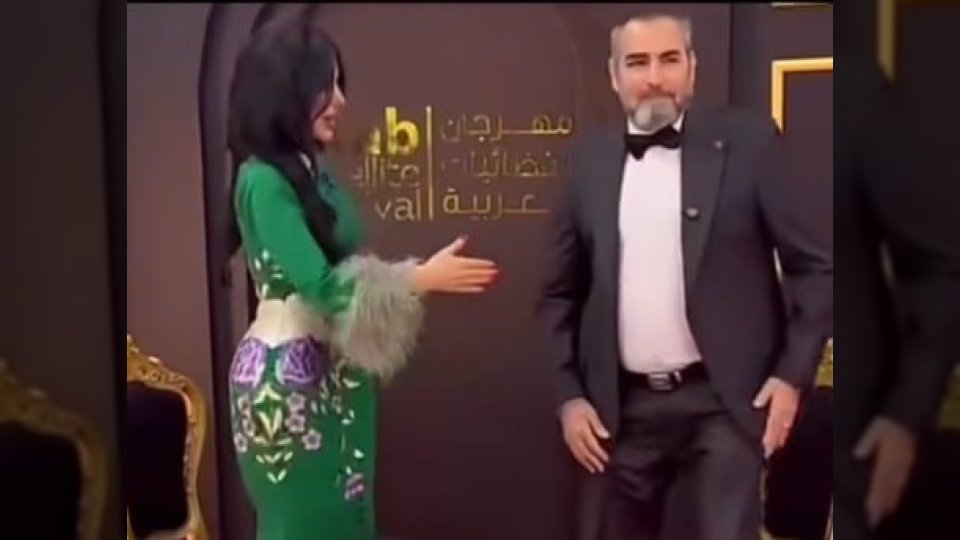 شاهد كيف تجاهل مصافحتها.. حليمة بولند تكشف حقيقة الموقف المثير للجدل مع أحمد عبدالعزيز