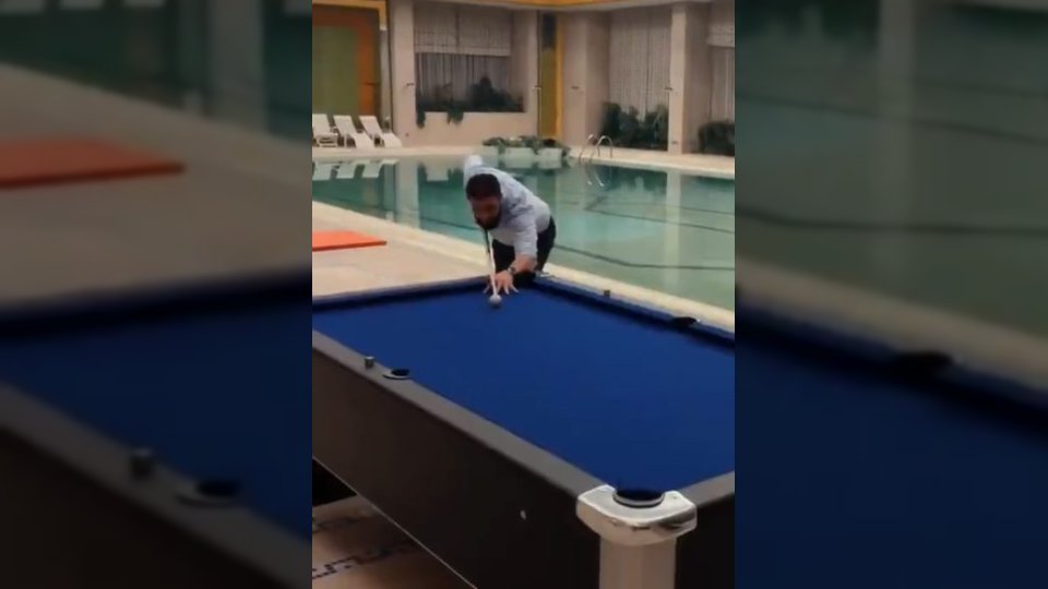 المهم أن تصيب هدفك.. فيديو الرئيس أحمد الشرع يستعرض مهاراته في البلياردو