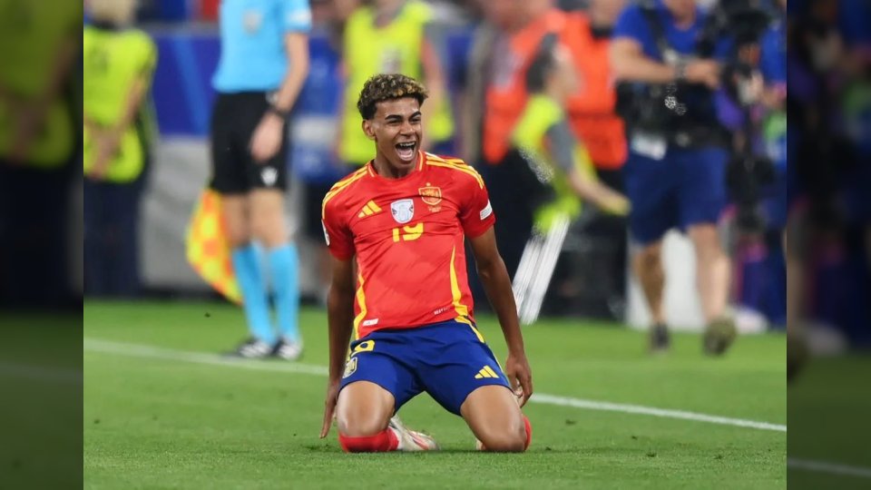 لامين يامال ودي لافوينتي.. تسريب مكالمة خاصة بين نجم برشلونة ومدرب المنتخب قبل إعلان القائمة