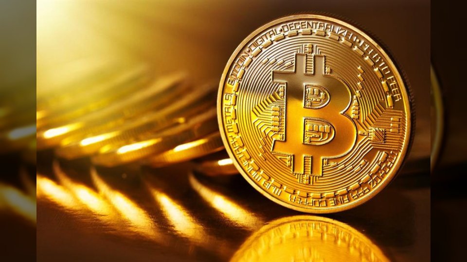 بيتكوين يحقق قفزة تاريخية ويتجاوز 125 ألف دولار