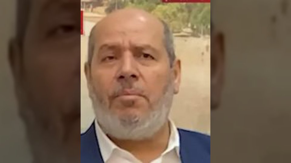 ماذا قال؟.. شاهد خليل الحية يظهر علنًا لأول مرة بعد محاولة اغتياله في الدوحة