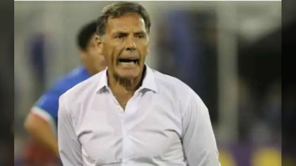 درب النصر سابقاً.. وفاة مدرب بوكا جونيورز ميجيل أنخيل روسو بعد صراع مع مرض السرطان