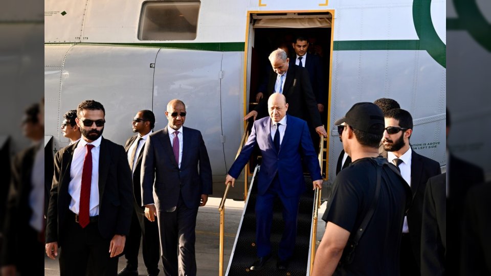 رشاد العليمي يعود إلى عدن بعد مشاورات مع التحالف وشركاء اليمن الدوليين