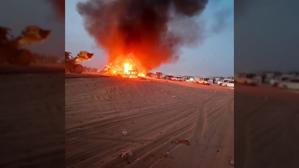مصرع 13 شخصًا في حادث تصادم مروع بطريق مأرب – العبر