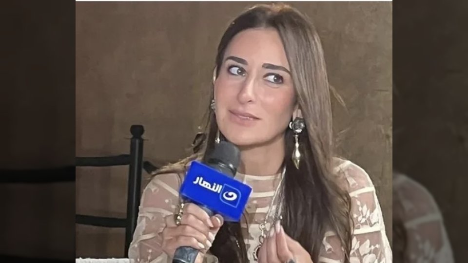 لن تصدق قيمة الأقراط.. سعر إطلالة أمينة خليل على السجادة الحمراء في مهرجان الجونة