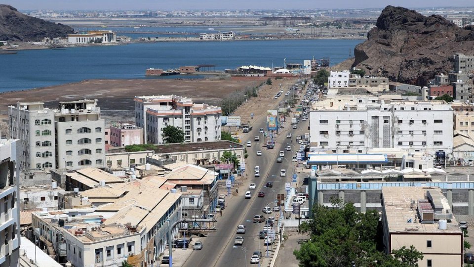 انفجار ذخيرة في حي الطويلة بعدن يخلف إصابات خطيرة بين المدنيين