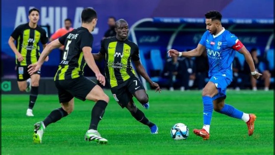تردد قناة ثمانية.. موعد مباراة الكلاسيكو السعودي بين الهلال والاتحاد