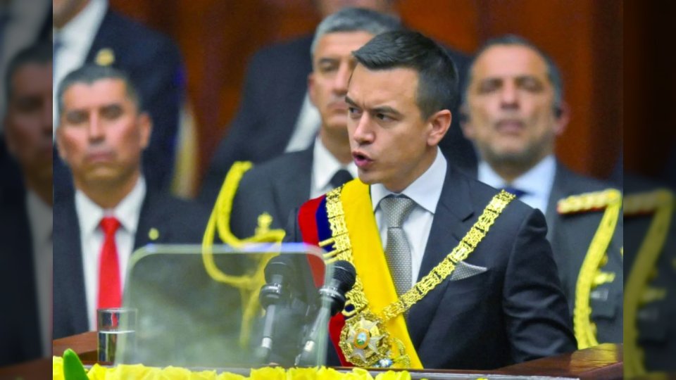 رئيس الإكوادور دانيال نوبوا يتعرض لمحاولة اغتيال غامضة عبر حلوى مسمومة