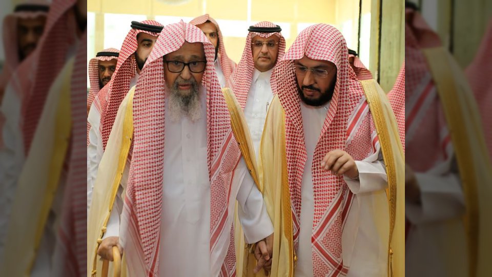 مفتي عام المملكة يشيد بالدعم الملكي لجهاز الإفتاء ويترحم على الشيخ آل الشيخ