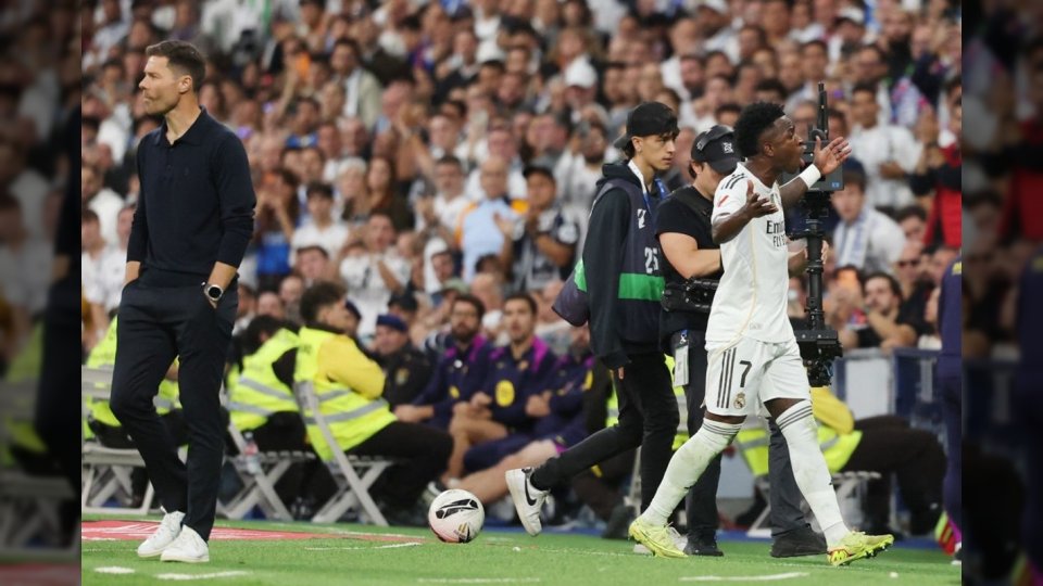 فينيسيوس جونيور يهدد بالرحيل من ريال مدريد بعد مشادة مع ألونسو