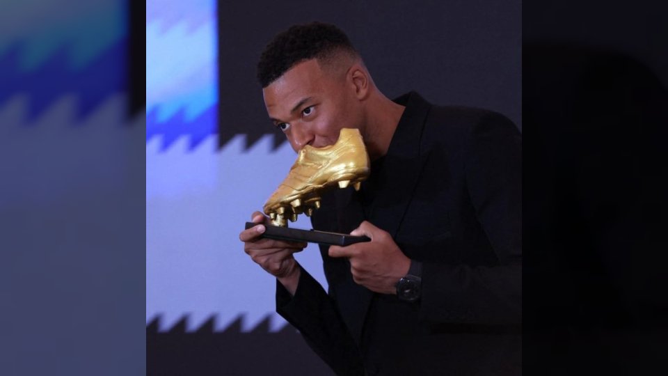 ماذا قال عن الجائزة؟ كيليان مبابي يتسلم الحذاء الذهبي