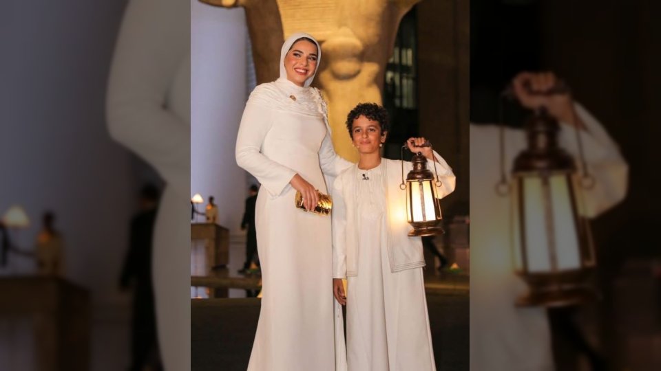 آية بنت الرئيس عبدالفتاح السيسي تخطف الأنظار بإطلالة تاريخية في افتتاح المتحف المصري الكبير