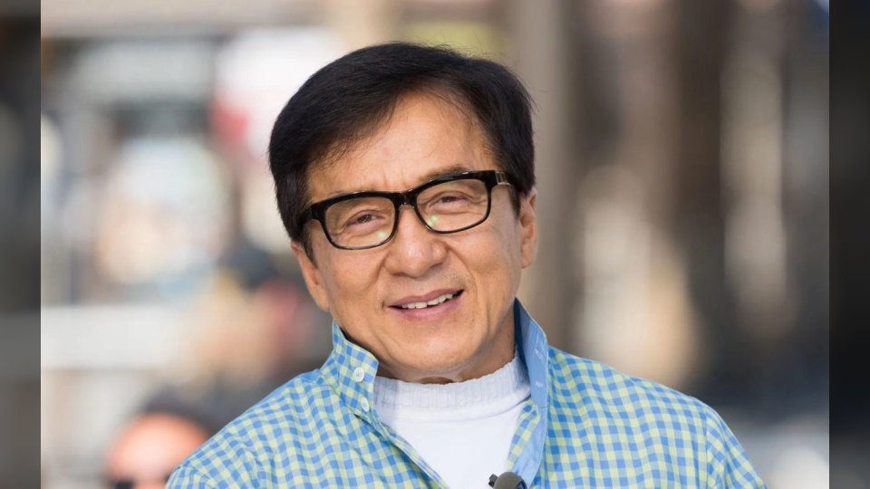 شائعات وفاة جاكي شان تتصدر الترند.. حقيقة ما يتم تداوله اليوم