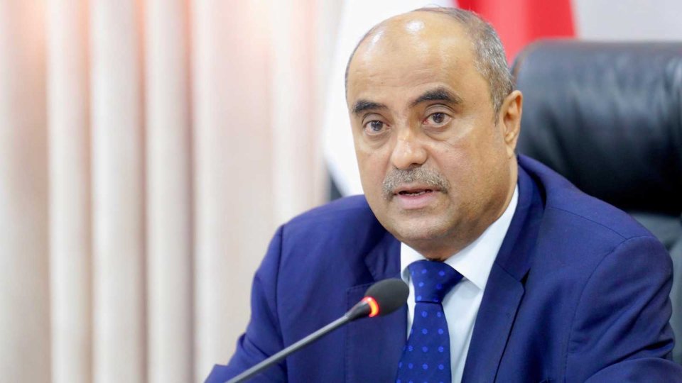 الحكومة اليمنية تقرر إنهاء التعاملات المالية الحكومية خارج البنك المركزي