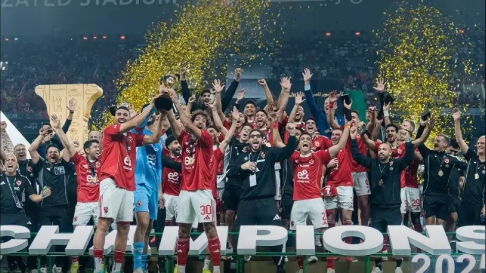 مشاهدات قياسية.. الأهلي المصري يتوج بكأس السوبر وسط جماهيرية غير مسبوقة في أبوظبي