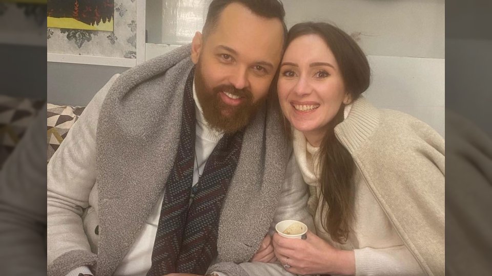 أصيبت بنزيف حاد.. محمد محمود عبدالعزيز يكشف تطورات مرض زوجته سارة عبدالكريم