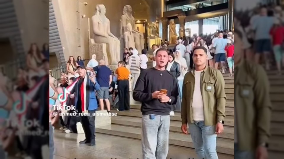 احتجاز المقرئ احمد رضا السمالوسي.. ضجة واسعة بعد تلاوة قرآنية داخل المتحف المصري الكبير