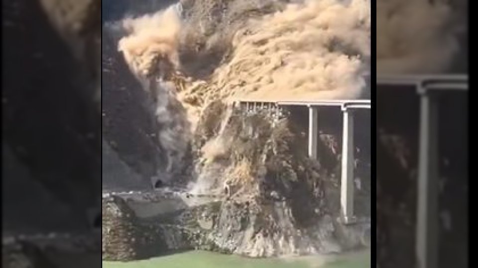 بالفيديو.. انهيار مفاجئ لجسر "هونغ تشي" في الصين بعد أشهر من افتتاحه