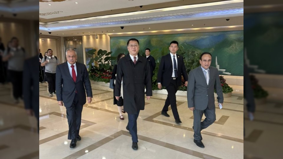 أبو الغيث يقود وفدًا يمنيًا رفيعًا إلى بكين لحضور مؤتمر تاريخي