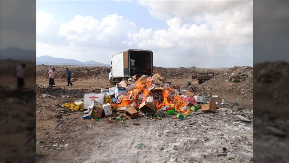 إتلاف 3 أطنان من مواد غذائية منتهية الصلاحية في عدن