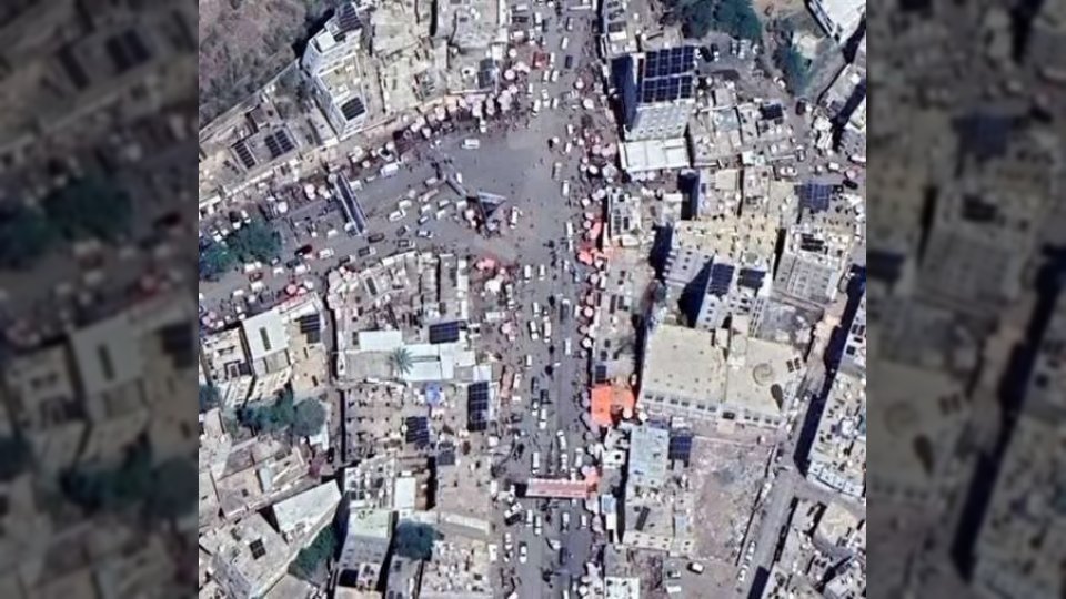 تعز تشدد الإجراءات ضد معارض السيارات والخردة المتروكة في الشوارع