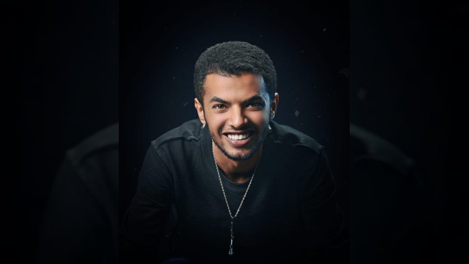 المعلق اليمني بكر علوان يخطو خطوة كبيرة في مسيرته المهنية بانضمامه لـ beIN SPORTS