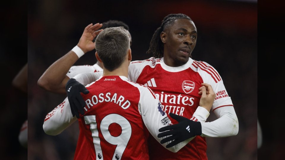 أرسنال يسحق توتنهام 4-1 بهاتريك إيز في الدوري الإنجليزي