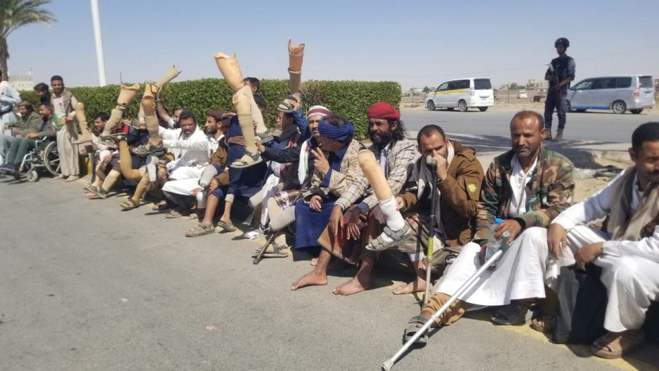 أحزاب مأرب توقف نشاطها السياسي احتجاجًا على تجاهل مطالب الجرحى والمحافظة