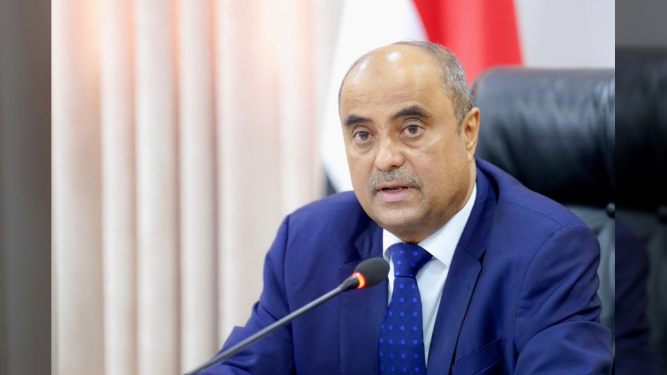 رئيس الوزراء اليمني يعلن حزمة مشاريع كهرباء بمليار دولار من الإمارات