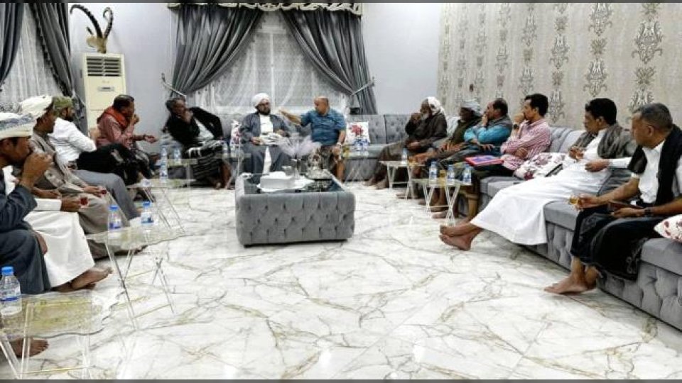 محافظ حضرموت يجتمع مع قيادات قبلية لمناقشة تهدئة الأوضاع في وادي حضرموت