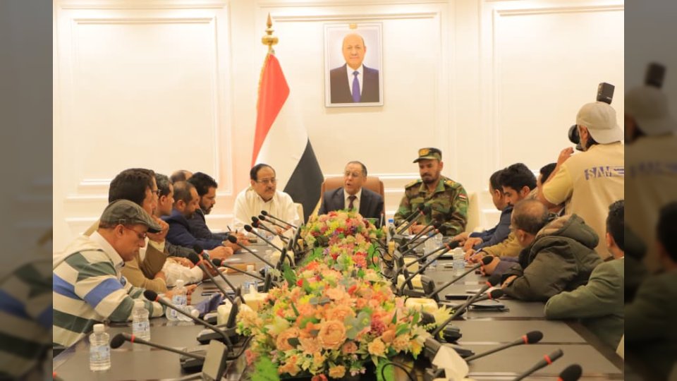 وزير الصناعة يترأس اجتماع لجنة الإصلاحات السعرية ويزور مصانع في مأرب