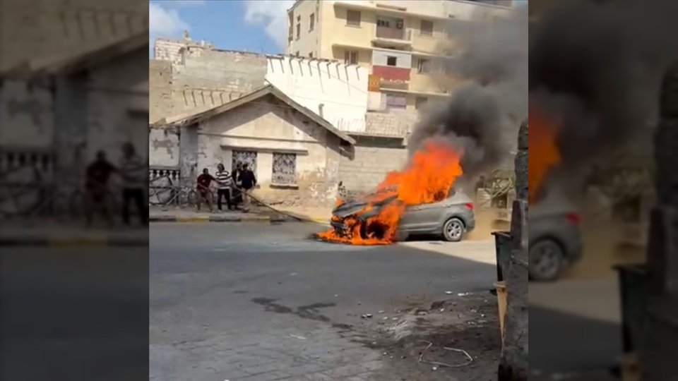 سكرتير محافظ عدن محمد الجنيدي ينجو من حادث احتراق سيارته في التواهي