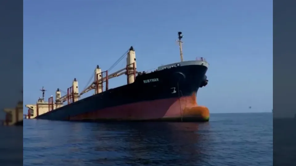 إطلاق نار يستهدف سفينة بريطانية قبالة سواحل عدن اليمنية