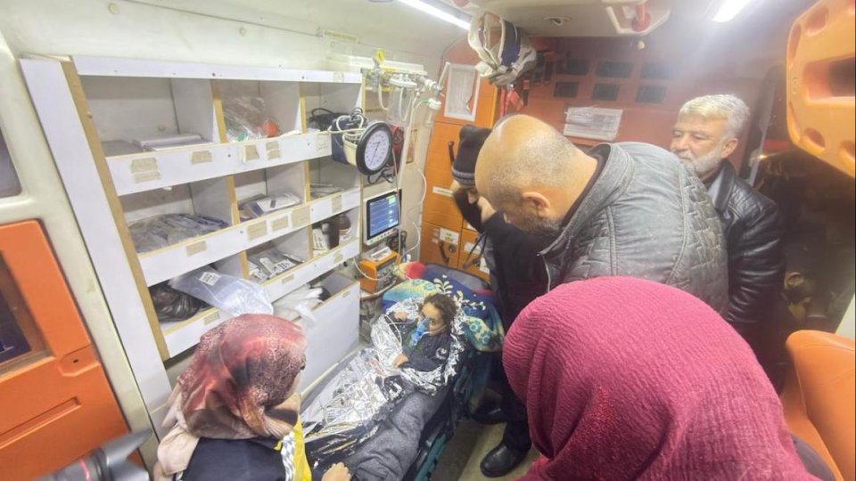 أعادت للأذهان مأساة الطفل ريان.. انقاذ الطفلة السورية شذى بعد سقوطها في بئر بإدلب