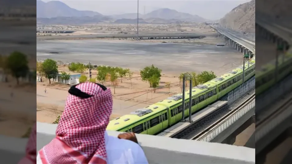 السعودية وقطر توقعان اتفاقية لتنفيذ مشروع قطار كهربائي سريع بين الرياض والدوحة