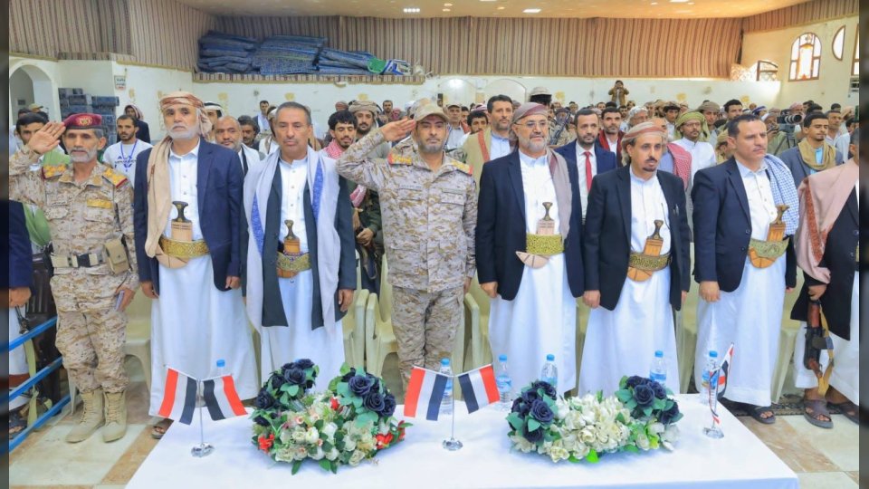 رئيس الأركان يشيد بصمود قبيلة أرحب في مواجهة الحوثيين