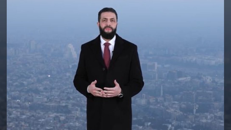 بعد رفع العقوبات عن سوريا.. أحمد الشرع يوجه التحية للثورة السورية ويشكر 4 زعماء (فيديو)