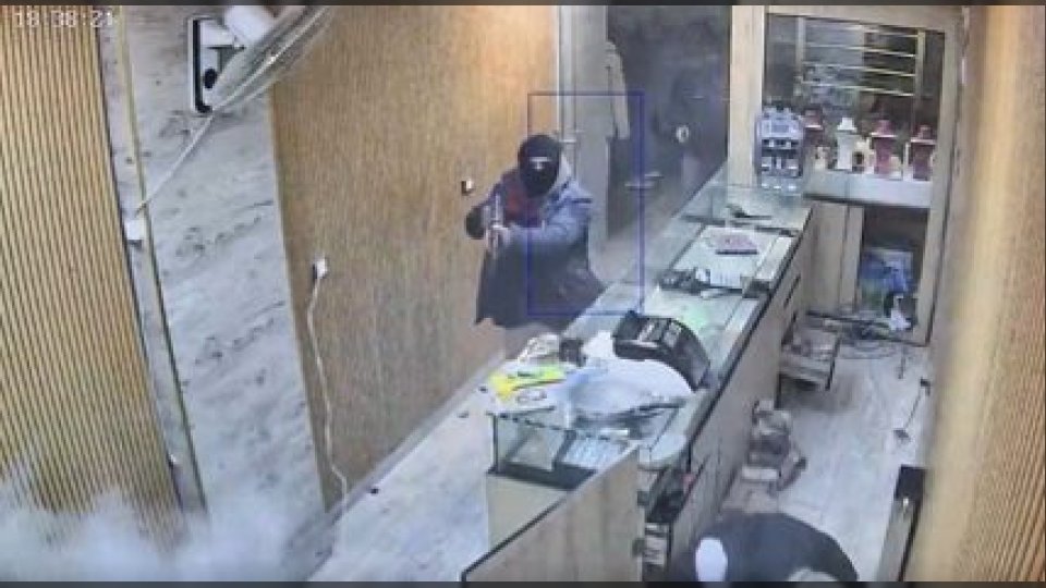 بالفيديو.. مقتل صائغ ذهب وشقيقه خلال هجوم مسلح في حلب