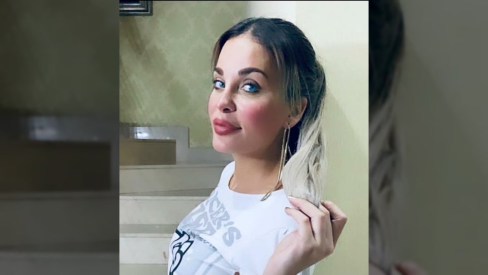 دومينيك حوراني تدخل المستشفى إثر تسمم غذائي من لحوم مجمدة في مصر