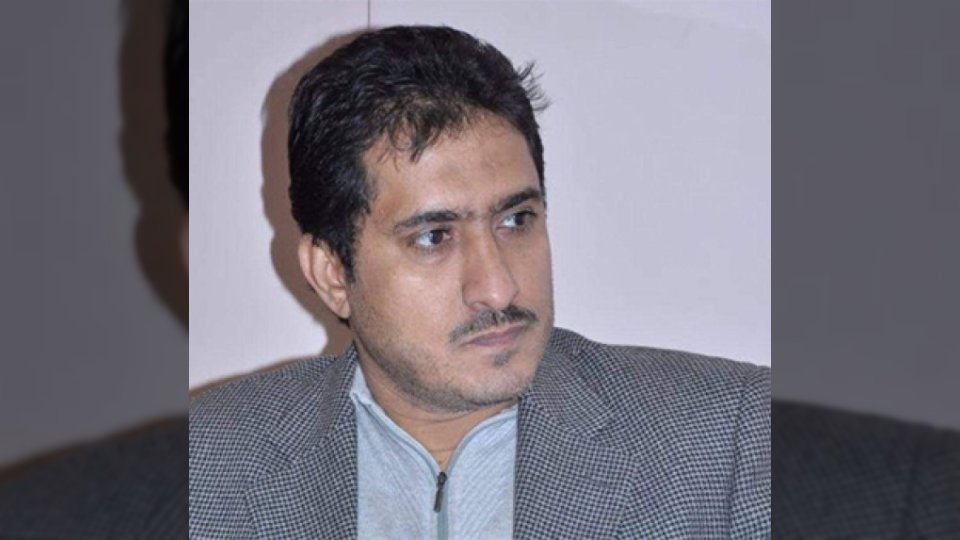 البرلماني علي عشال يتحدث عن سحب الرئيس هادي تفويض مجلس القيادة الرئاسي بسبب الانقلاب على التوافق