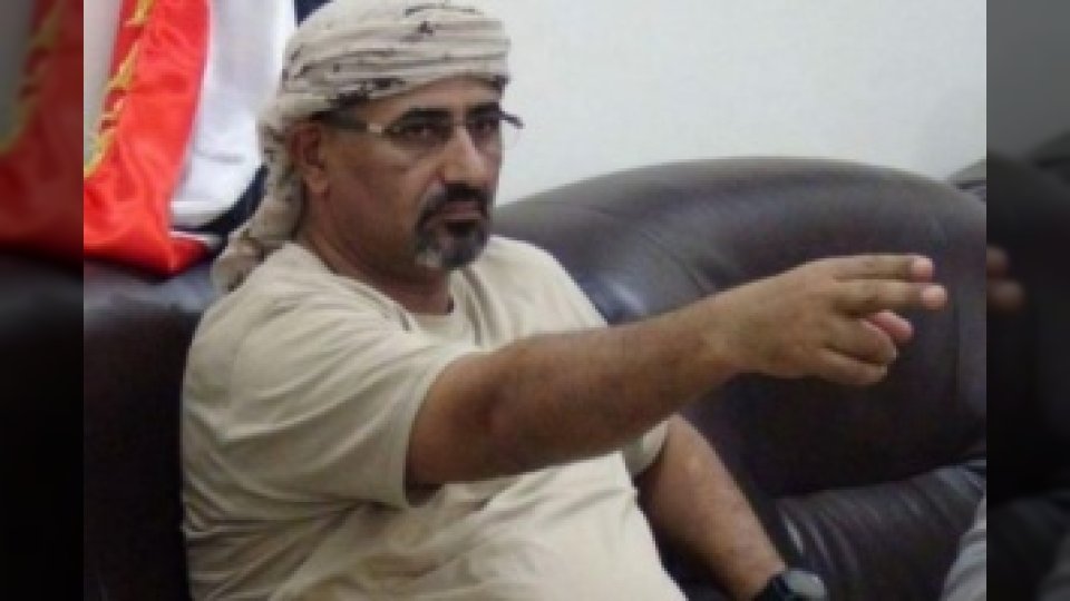 تحركات سعودية تعزل الزبيدي سياسياً عقب مقاطعة حكومية واسعة لاجتماع معاشيق