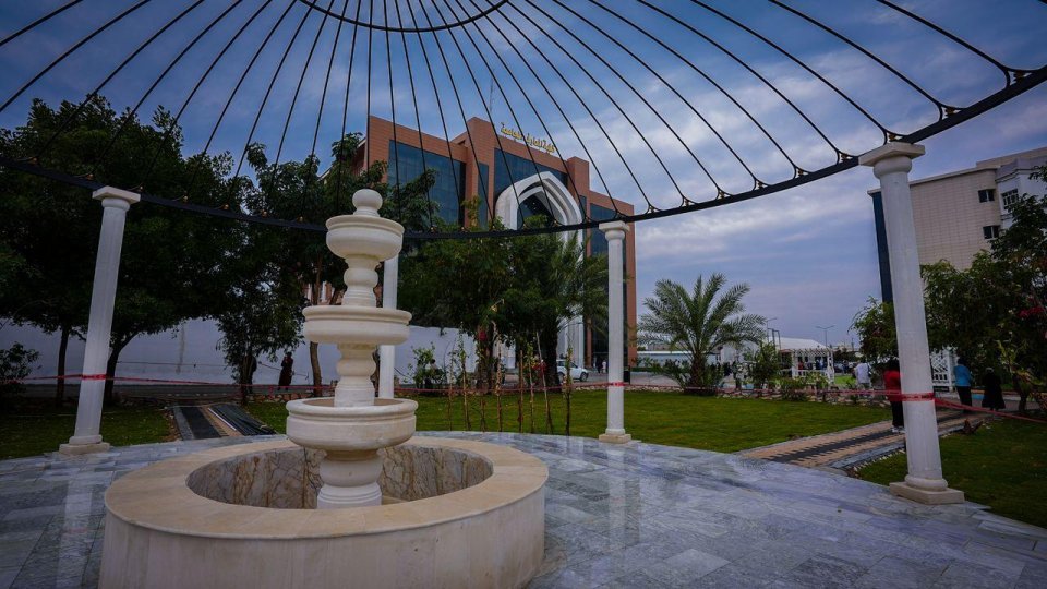 التميز الأكاديمي في جامعة المعارف وأثره على مخرجات التعليم الجامعي