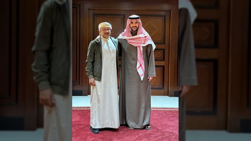 محاولات إعادة التموضع لن تمحو مواقفه الداعمة للانفصاليين.. طارق صالح عقب يظهر بجانب وزير الدفاع السعودي في الرياض