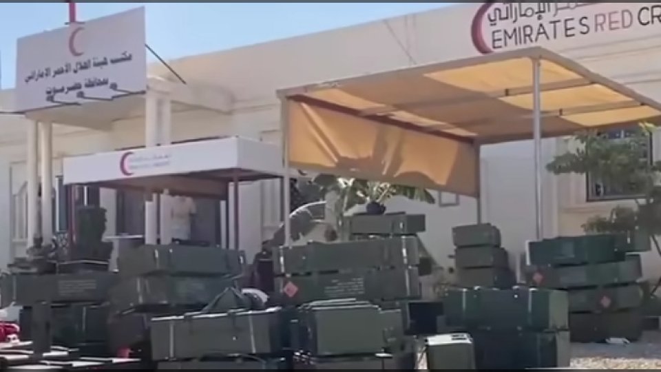 ضبط صواريخ وقنابل داخل مقر الهلال الأحمر الإماراتي بمطار الريان بحضرموت