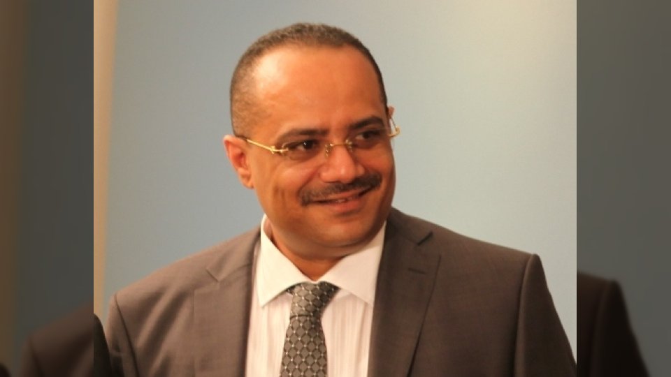 اقالة وزيري النقل والتخطيط في اليمن وإحالتهما للتحقيق بقرار رئاسي