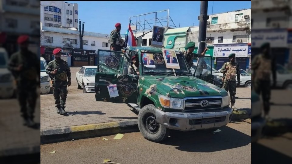 الإمارات تواصل تحدي السعودية واليمنيين: صور عيدروس الزبيدي على الأطقم العسكرية في عدن