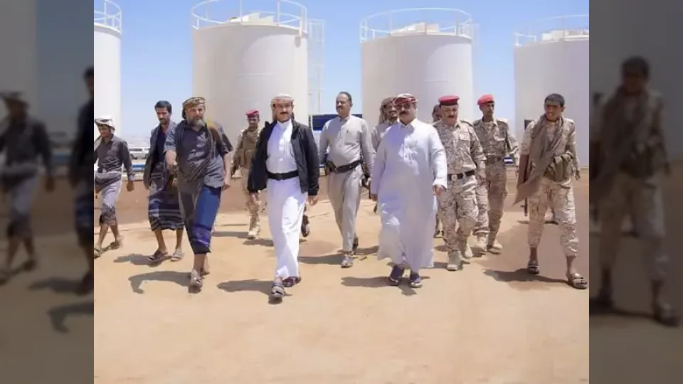 تمويل الحوثيين عبر ميناء قناء.. شبكات صرافة محظورة وتواطؤ في شبوة يتحدى العقوبات الدولية